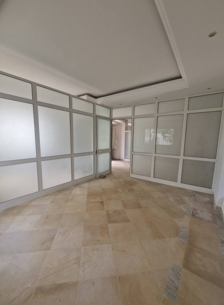 Ariana Ville Cite Ennasr 2 Bureaux & Commerces Surfaces Rezdechausse de villa  pour activit bureautique