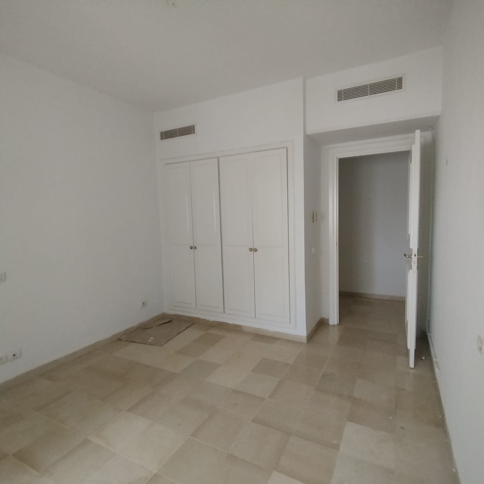 Ariana Ville Nouvelle Ariana Vente Appart. 5 pices+ Vaste appartement s4  la nouvelle ariana