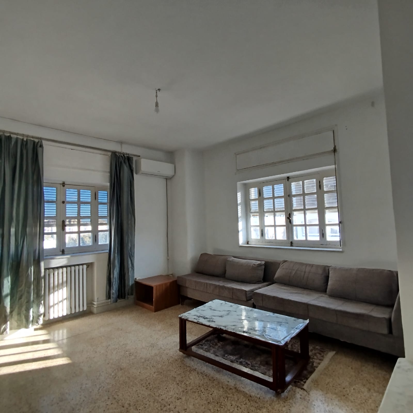 Ariana Ville El Menzah 7 Location Appart. 4 pices Etage de villa meubl  menzah7