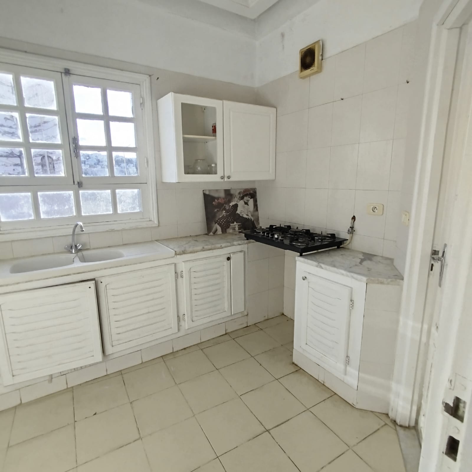 Ariana Ville El Menzah 7 Location Appart. 4 pices Etage de villa meubl  menzah7