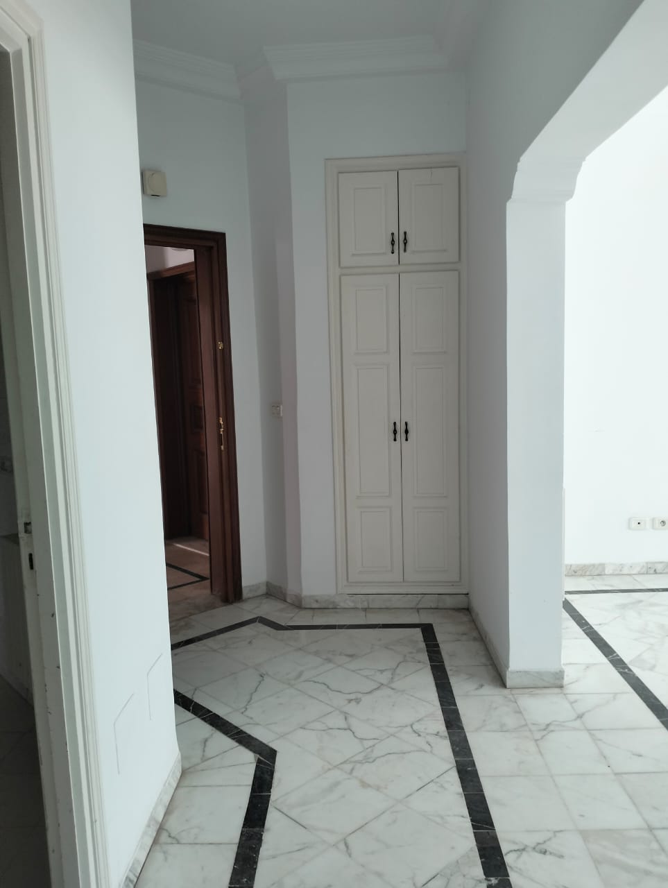 La Soukra La Soukra Vente Appart. 4 pices La soukra vnt s3 rdc