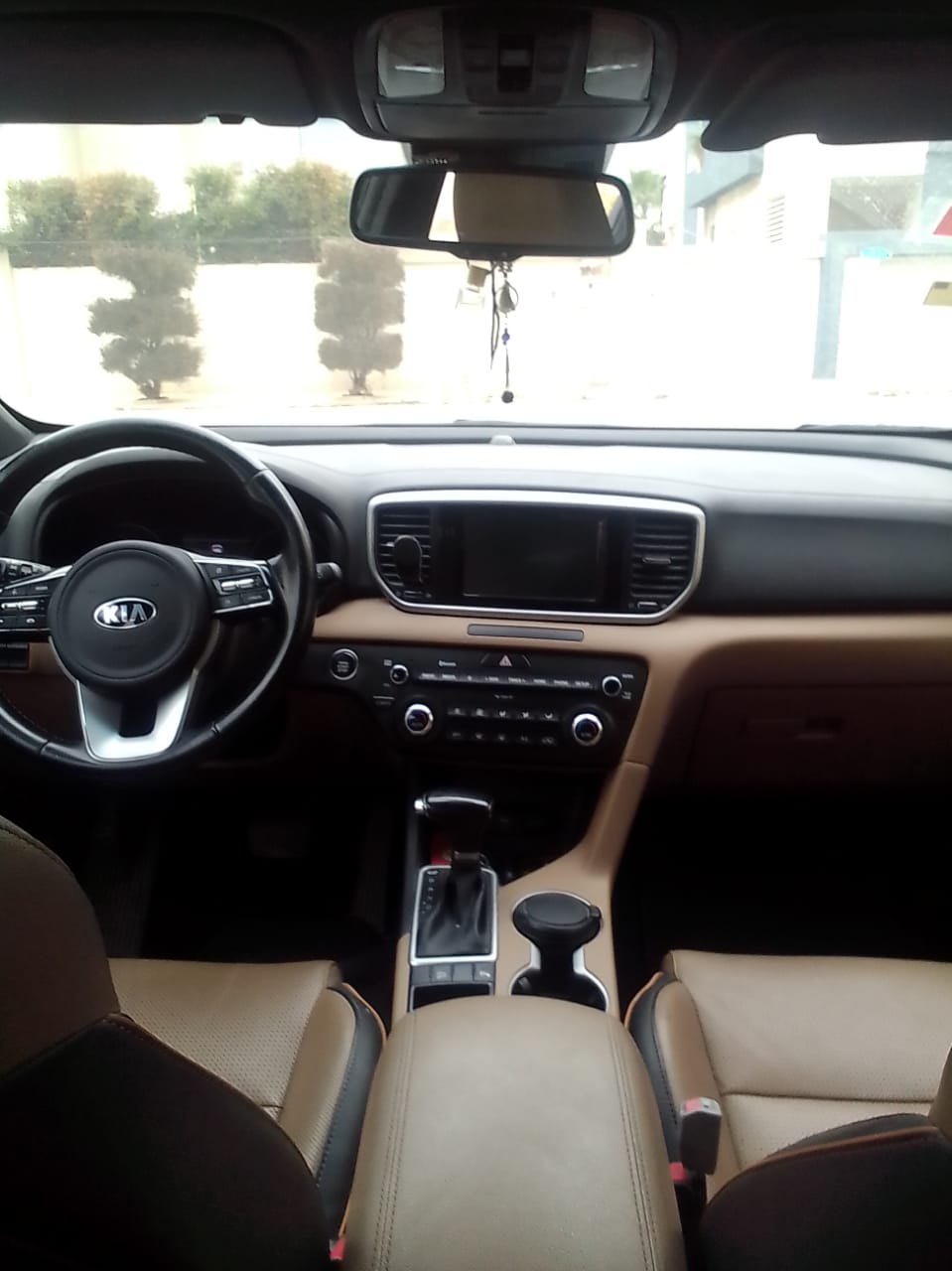 La Soukra Aeroport Tunis Carthage Kia Sportage.4x2 Voiture pour femme