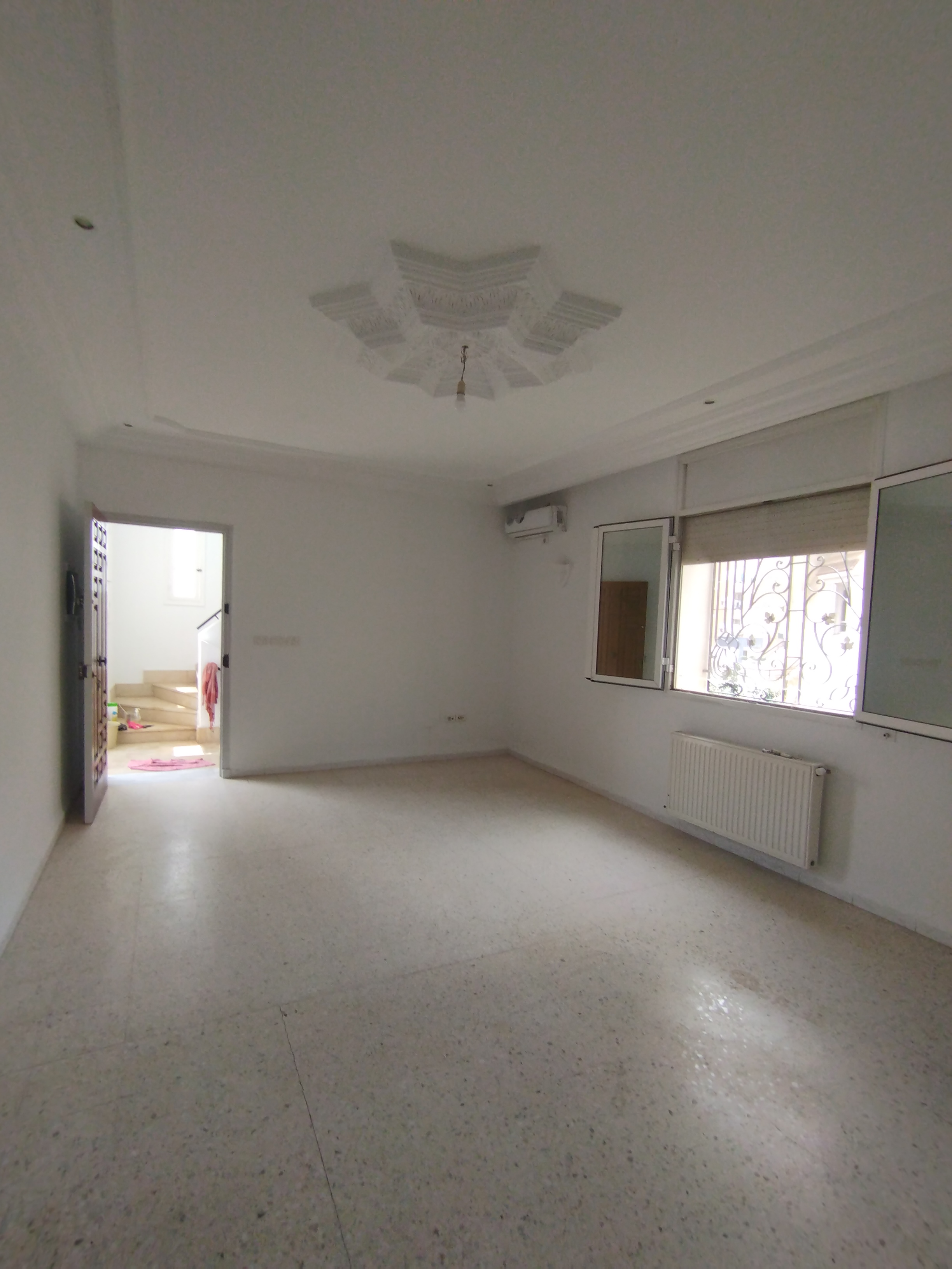 La Soukra Borj Louzir Location Appart. 3 pices Etage de villa  ennkhilet
