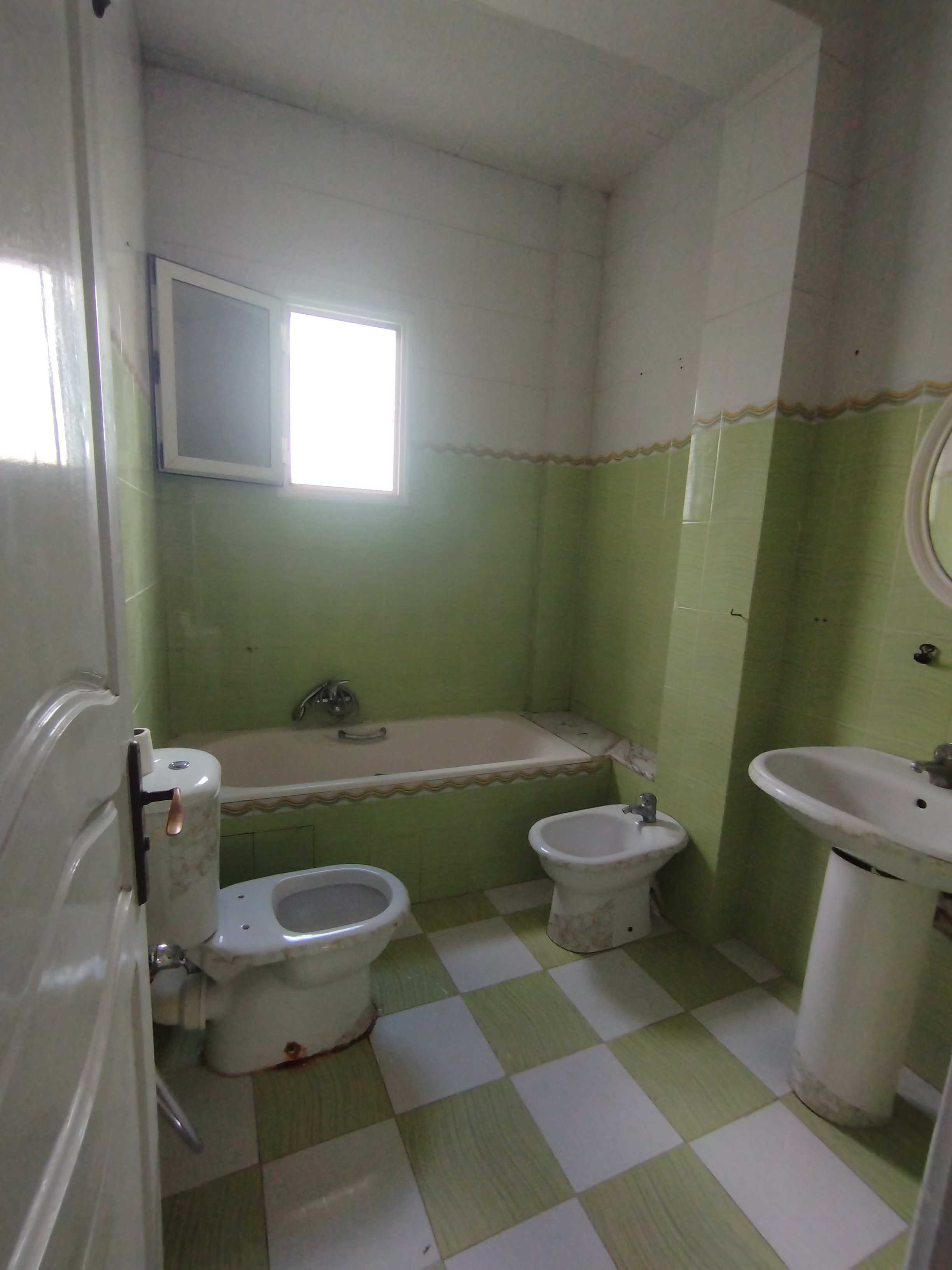 La Soukra Borj Louzir Location Appart. 3 pices Etage de villa  ennkhilet