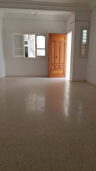 Bab Bhar Hedi Chaker Location Appart. 4 pices S3 vide passage