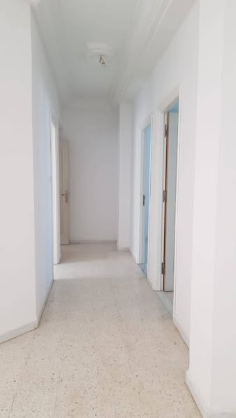 Bab Bhar Hedi Chaker Location Appart. 4 pices S3 vide passage