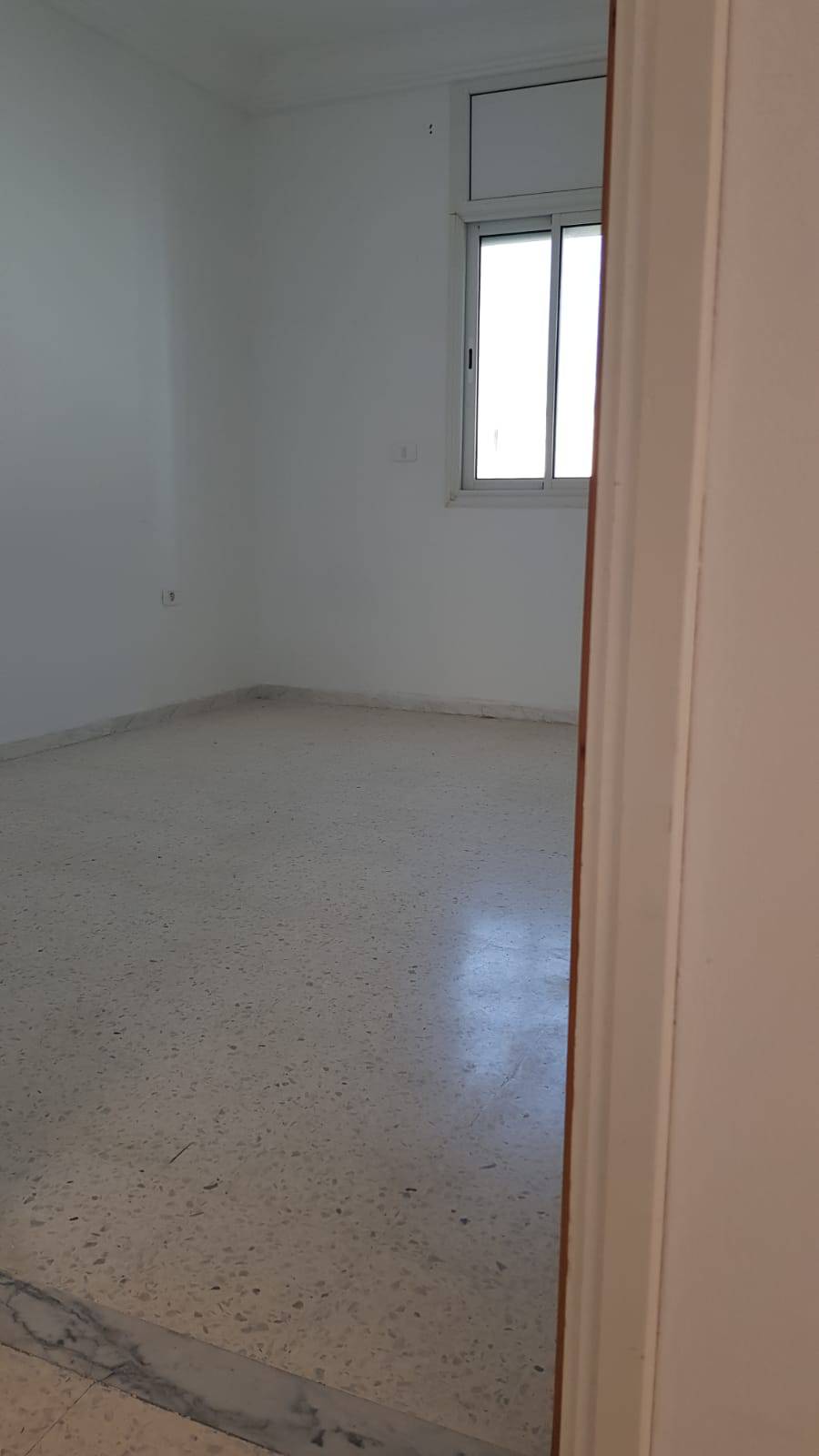 Bab Bhar Hedi Chaker Location Appart. 4 pices S3 vide passage
