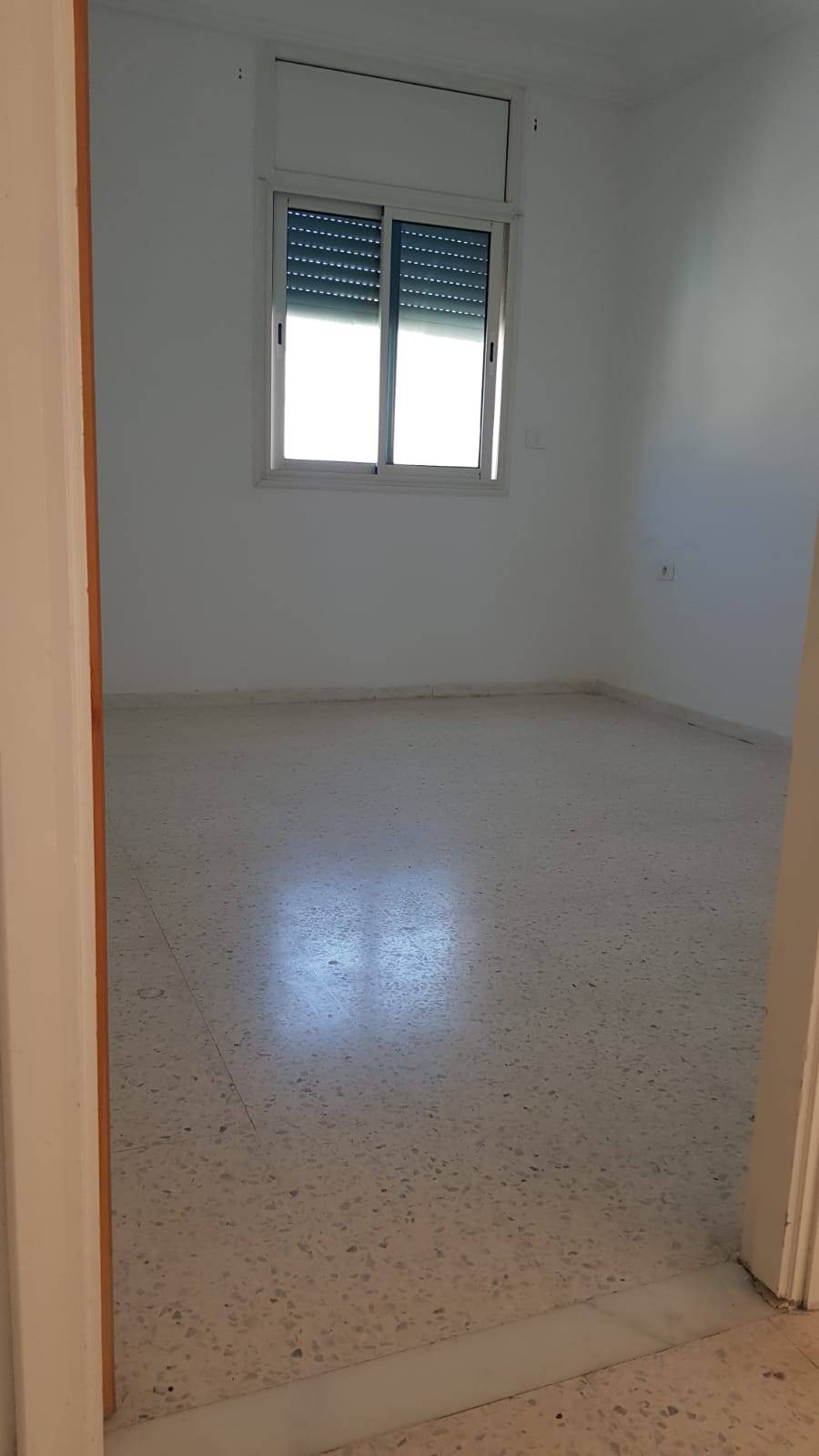 Bab Bhar Hedi Chaker Location Appart. 4 pices S3 vide passage