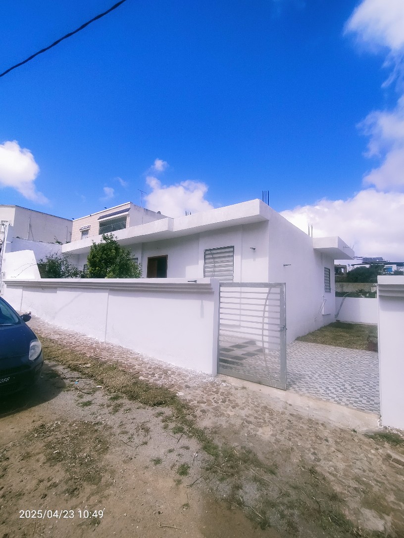El Haouaria Cite Touristique Vente Appart. 3 pices Une maison indpendante plage elhaouaria