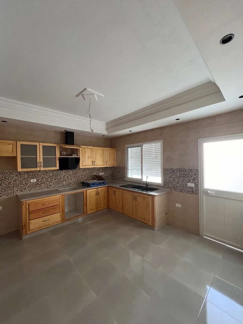 Ariana Ville Riadh Landlous Location Appart. 4 pices Etage de villa s3 1400d riadh andalous