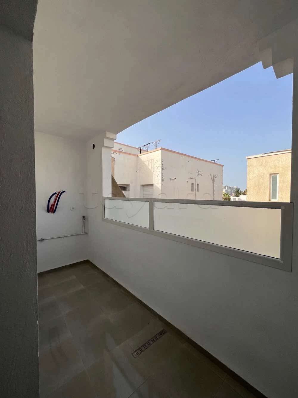 Ariana Ville Riadh Landlous Location Appart. 4 pices Etage de villa s3 1400d riadh andalous