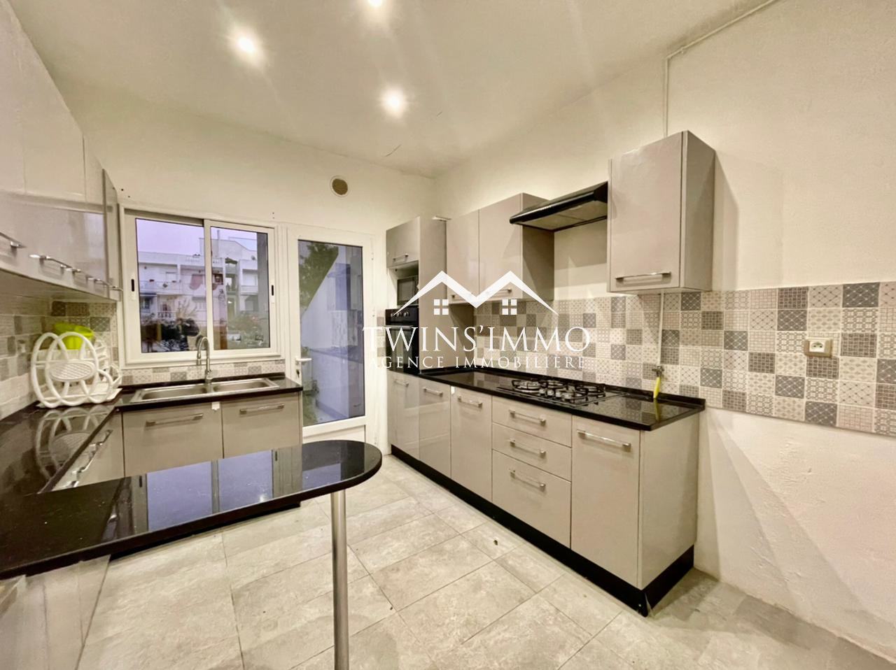 La Marsa Cite Du Stade Location Appart. 2 pices Appartement s2 vide avec jardin  la marsa