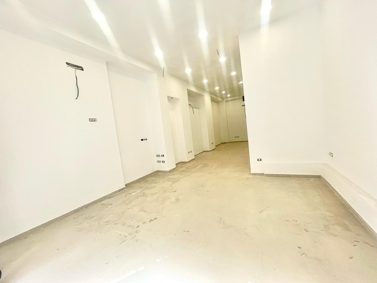 Bab Souika Bab El Khadra Bureaux & Commerces Surfaces Local commercial  lafayette en face champion