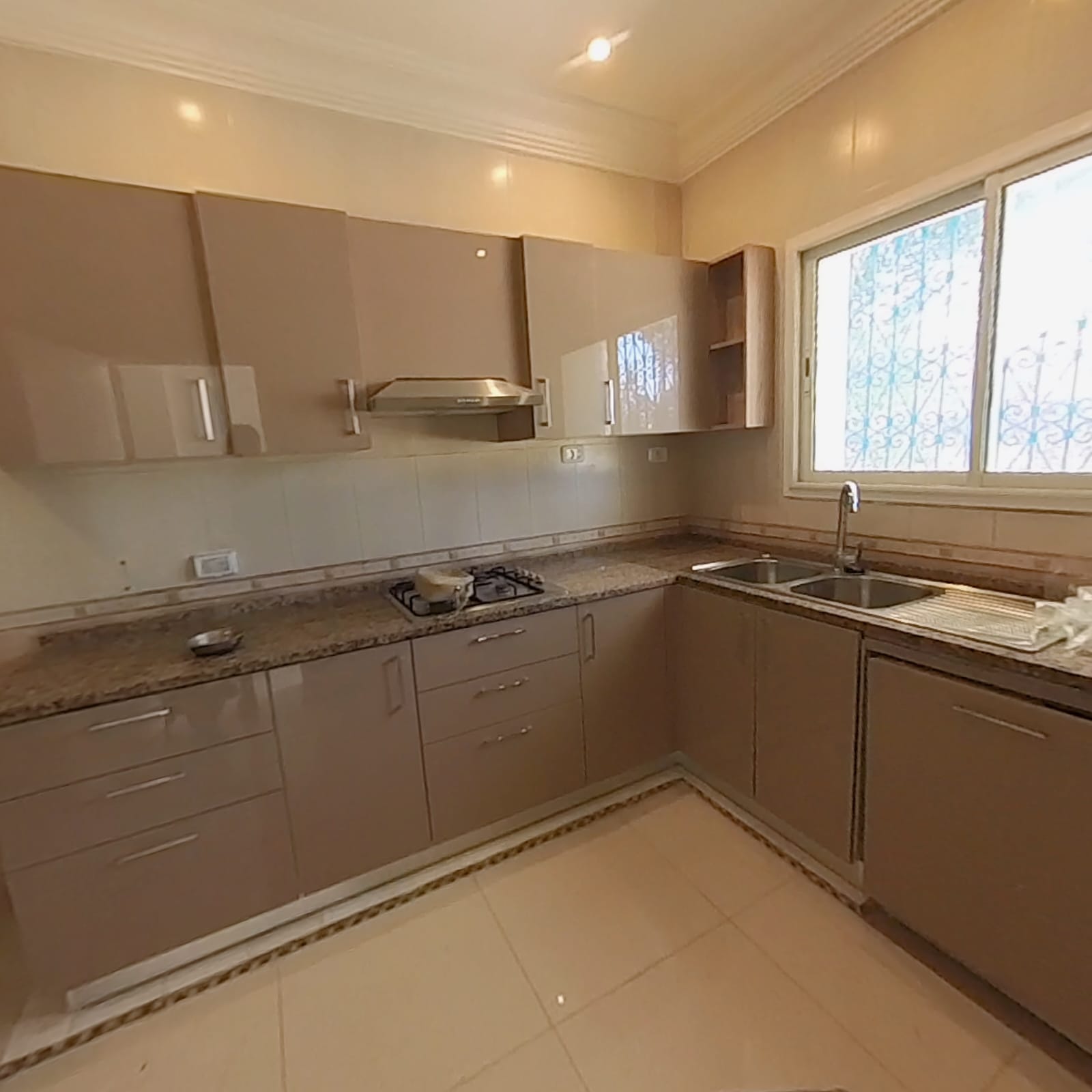 La Marsa Marsa Ennassim Location Appart. 5 pices+ Un magnifique duplex s5