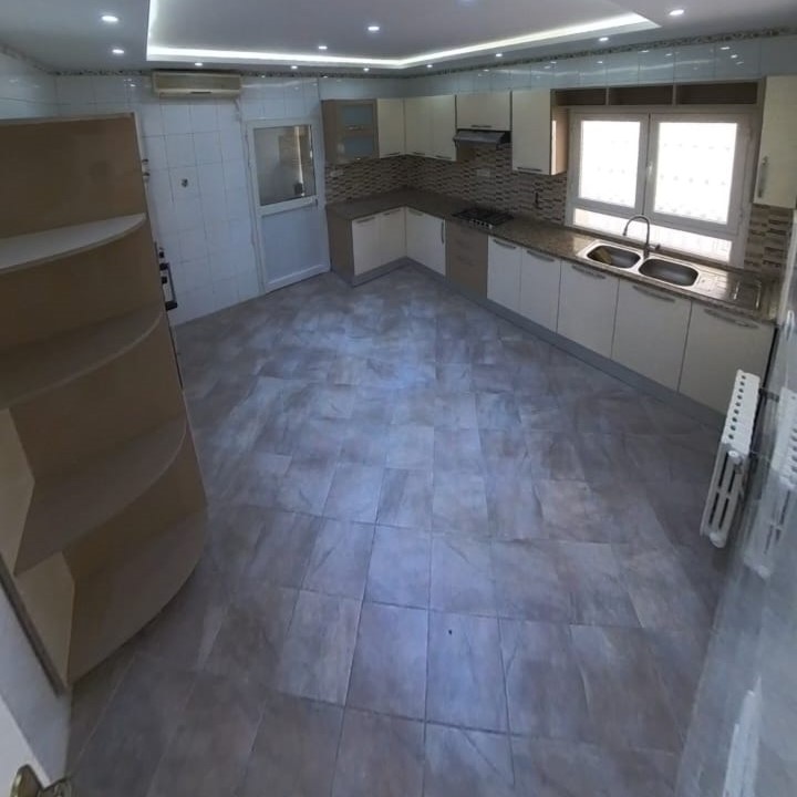 La Marsa Cite El Moez Location Appart. 4 pices S5 avec studio spar