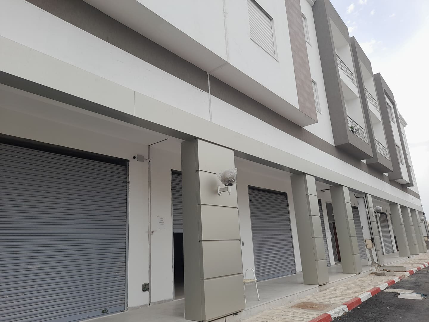 Ezzahra Ezzahra Bureaux & Commerces Surfaces Locaux commerciaux  ezzahra