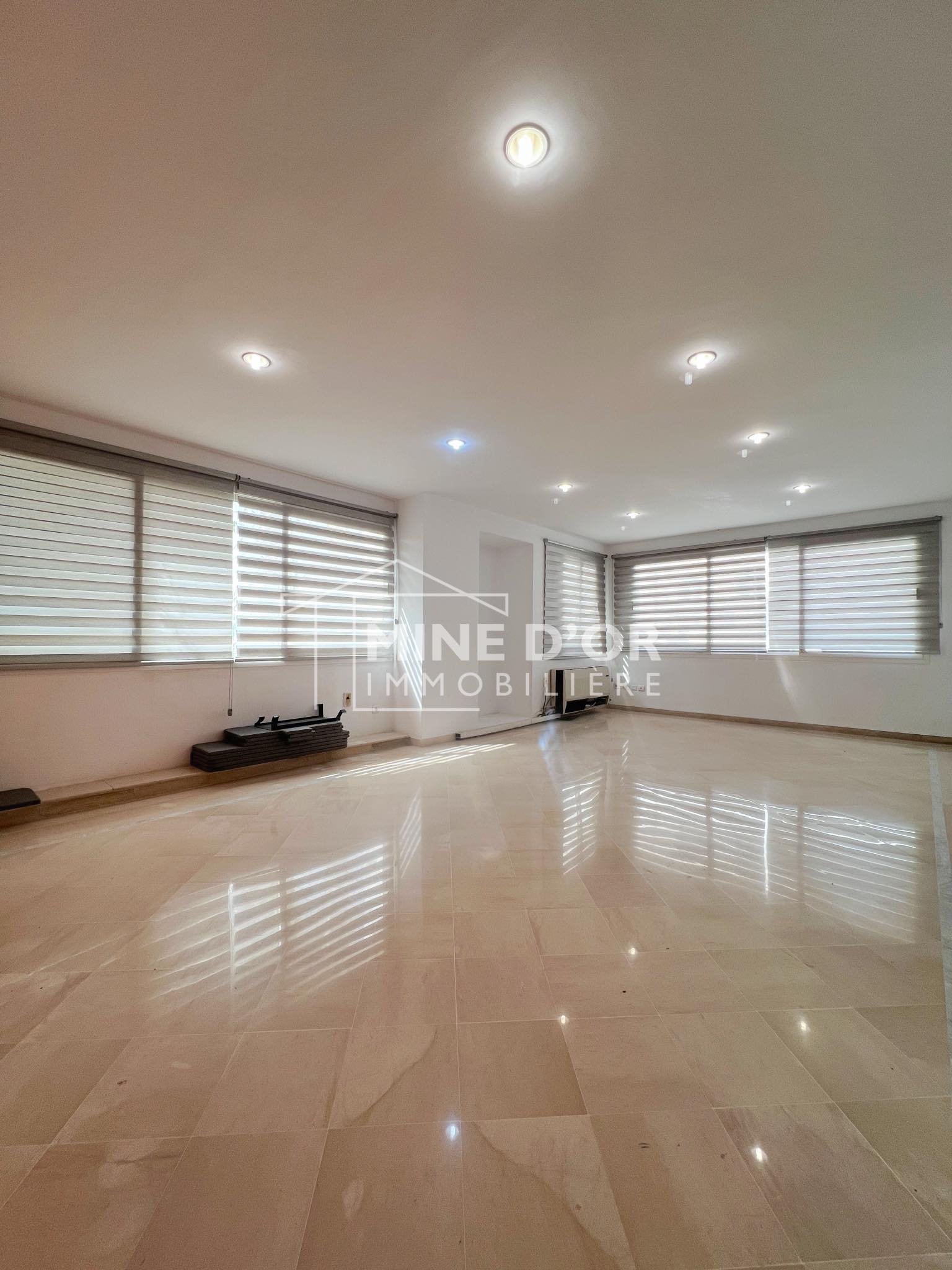 La Soukra Charguia 2 Bureaux & Commerces Surfaces Al dpt plus administration a charguia 2