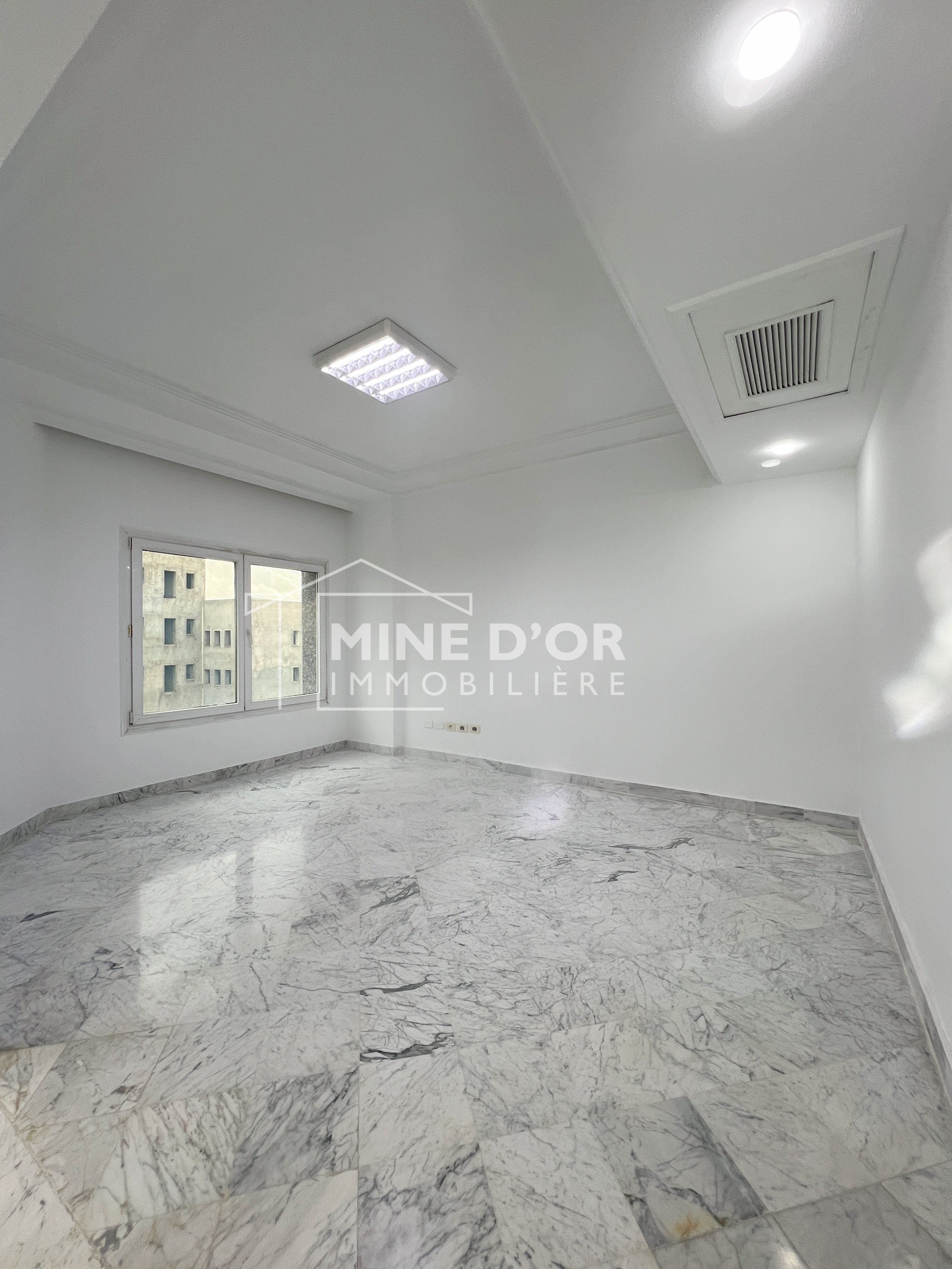 Cite El Khadra Zone urbaine nord Bureaux & Commerces Bureau Bureau en 6 espaces  au centre urbain nord