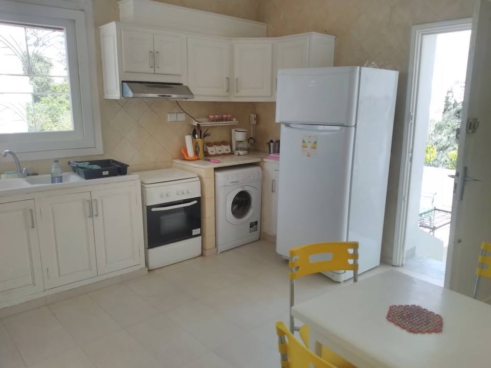 El Menzah El Manar 2 Location Appart. 4 pices tage de villa meubl  manar 3