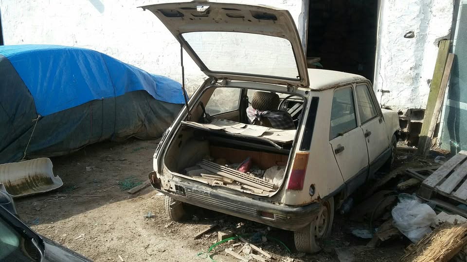 Sidi El Bechir Maakel EzzaM Renault R5 Antiquits et collection des anciennes voitures