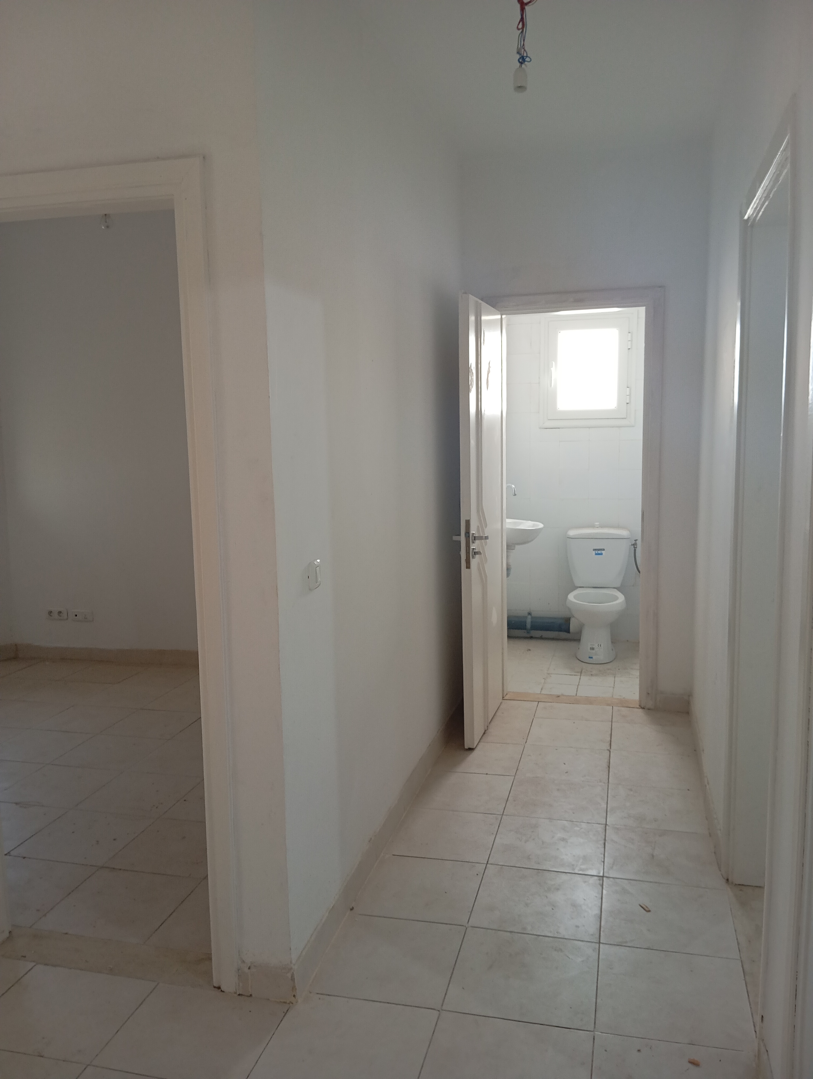 Ariana Ville El Menzah 8 Location Maisons Immeuble  usage professionnel ou commercial