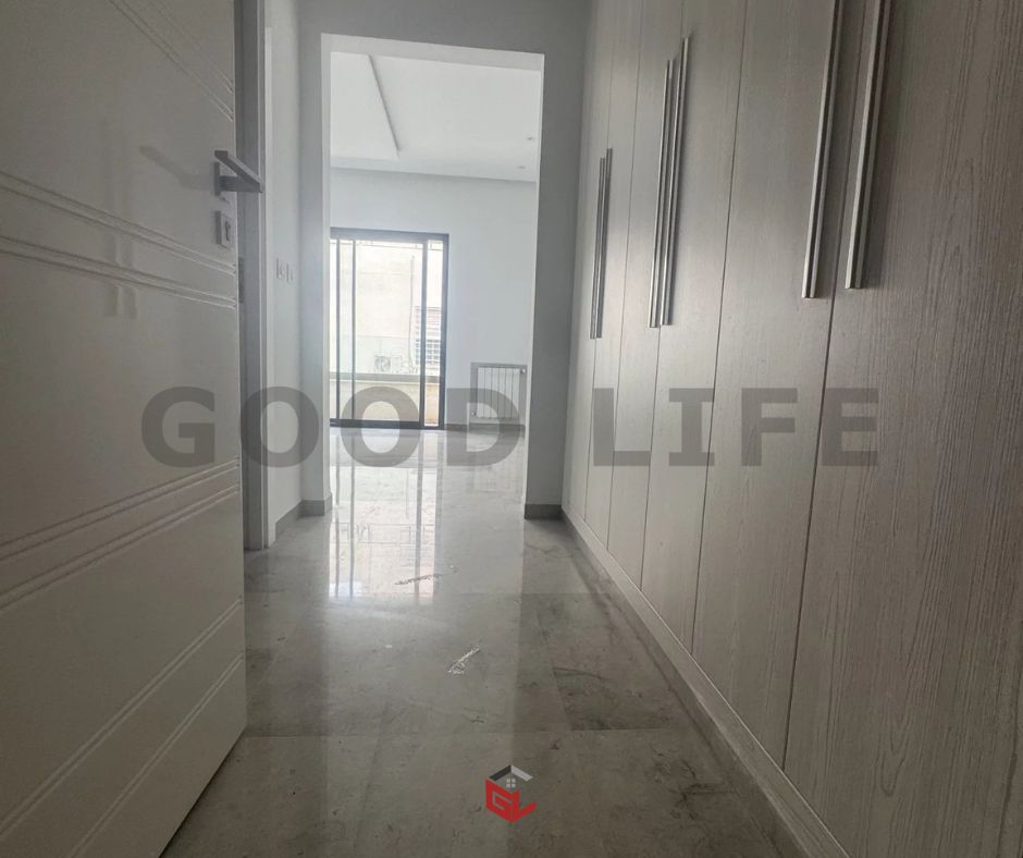 La Soukra Chotrana 1 Location Duplex Triplex jamais habit avec jardin et ascenseur