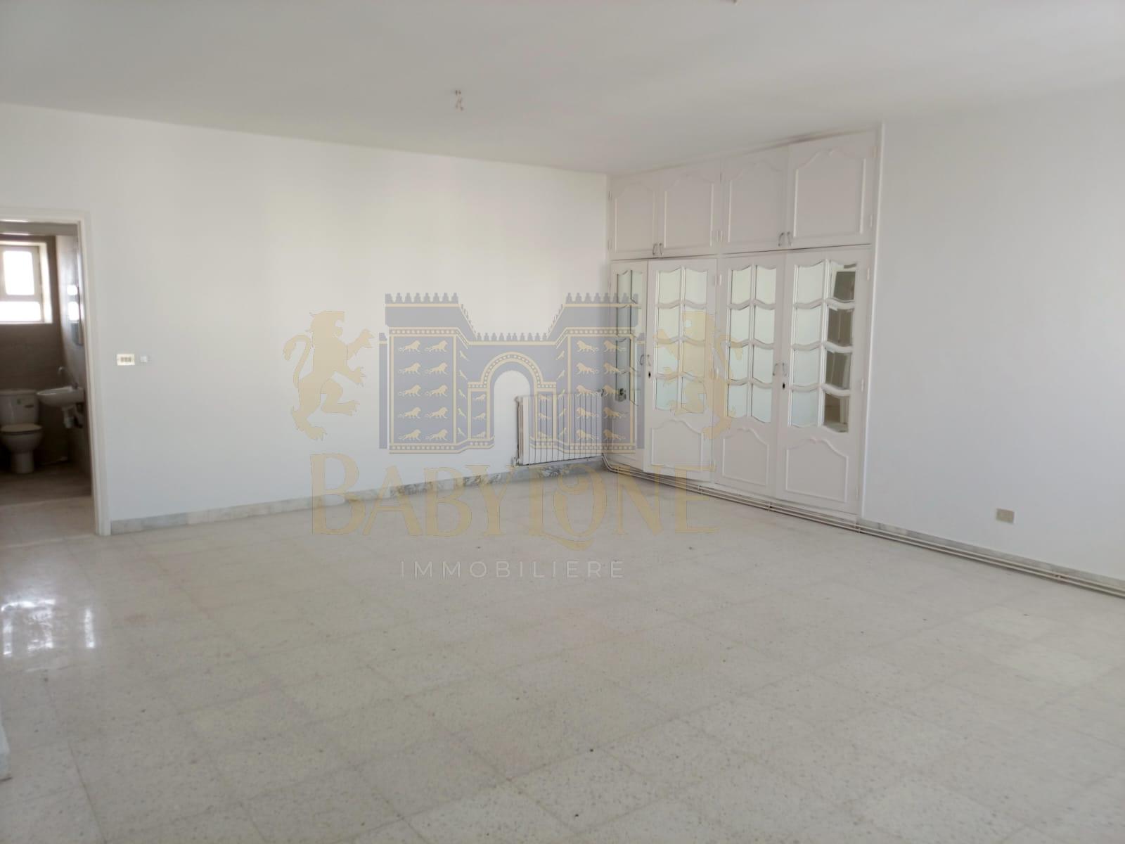 La Marsa Marsa Safsaf Location Appart. 4 pices S3  la marsa plage