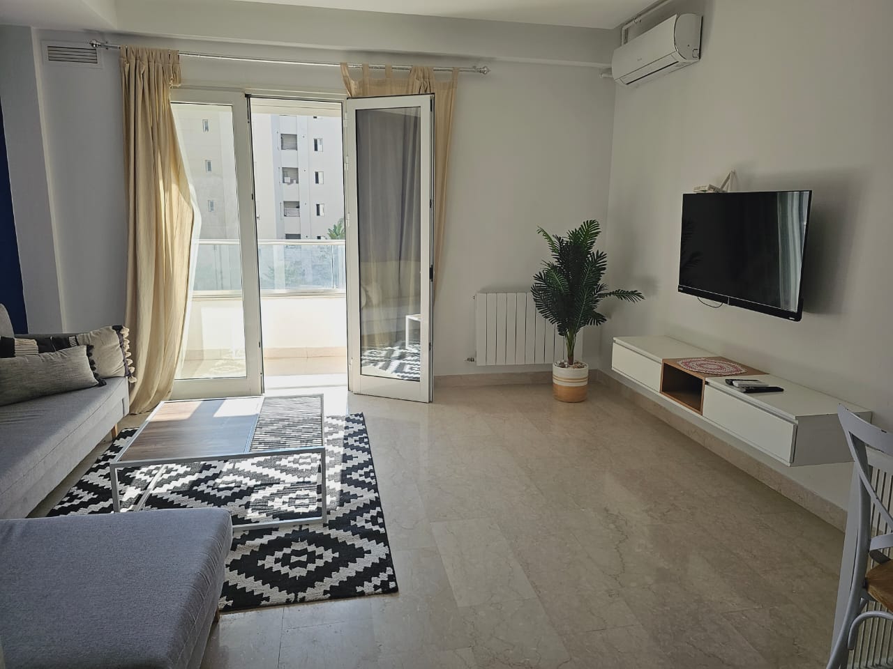 Ain Zaghouan Jardins de Carthage Location Appart. 1 pice S1 meubl l au jardins de carthage
