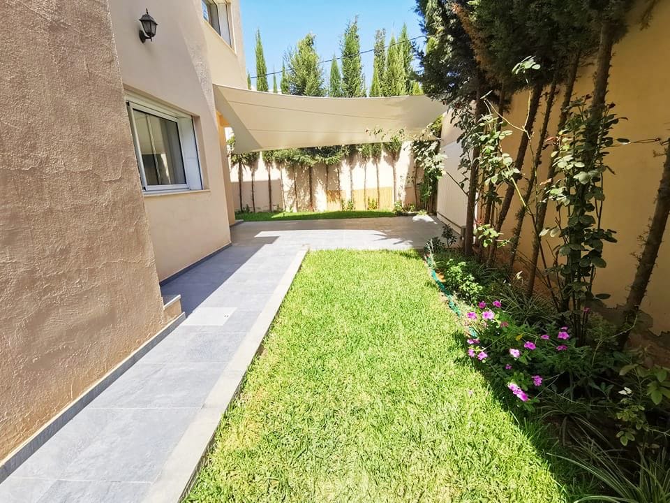 La Soukra La Soukra Location Maisons Villa s5 avec piscine  la soukra