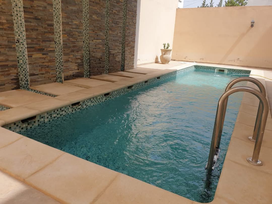 La Soukra La Soukra Location Maisons Villa s5 avec piscine  la soukra