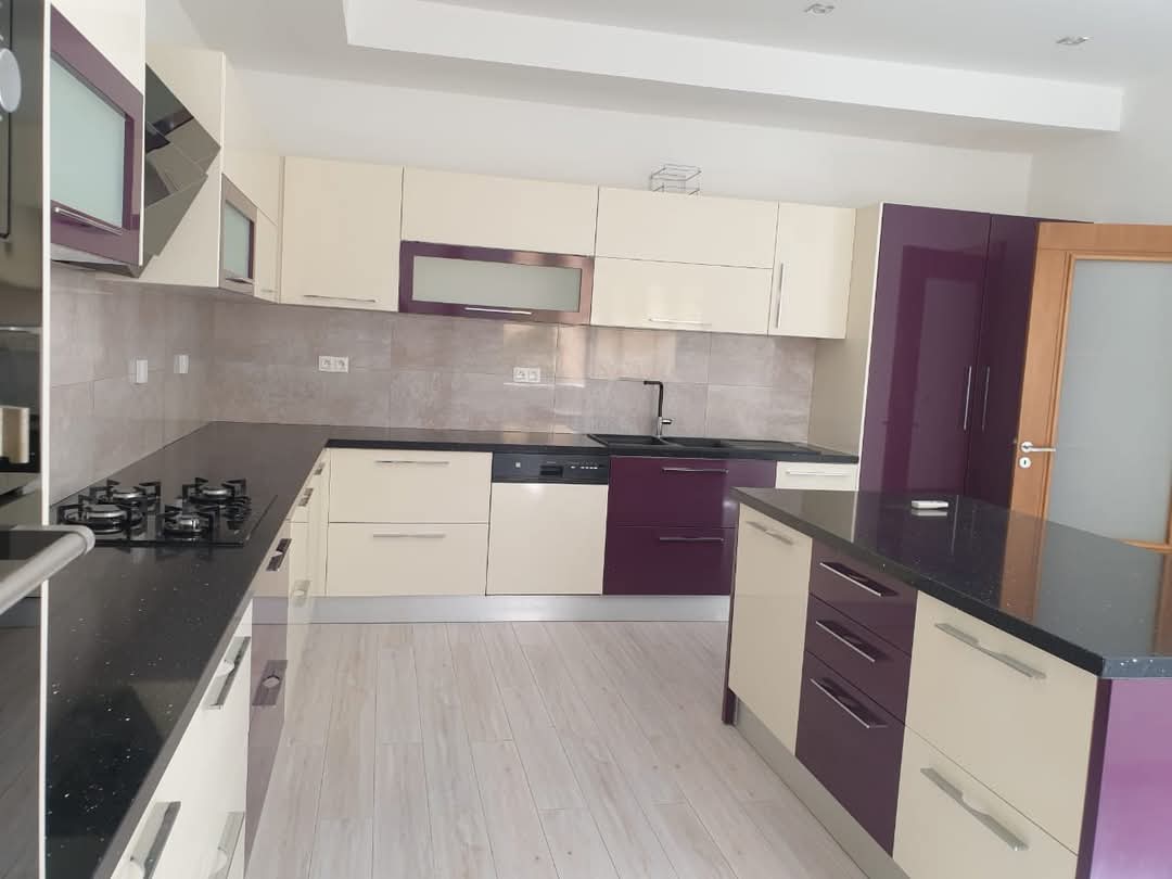 La Soukra La Soukra Location Maisons Villa s5 avec piscine  la soukra