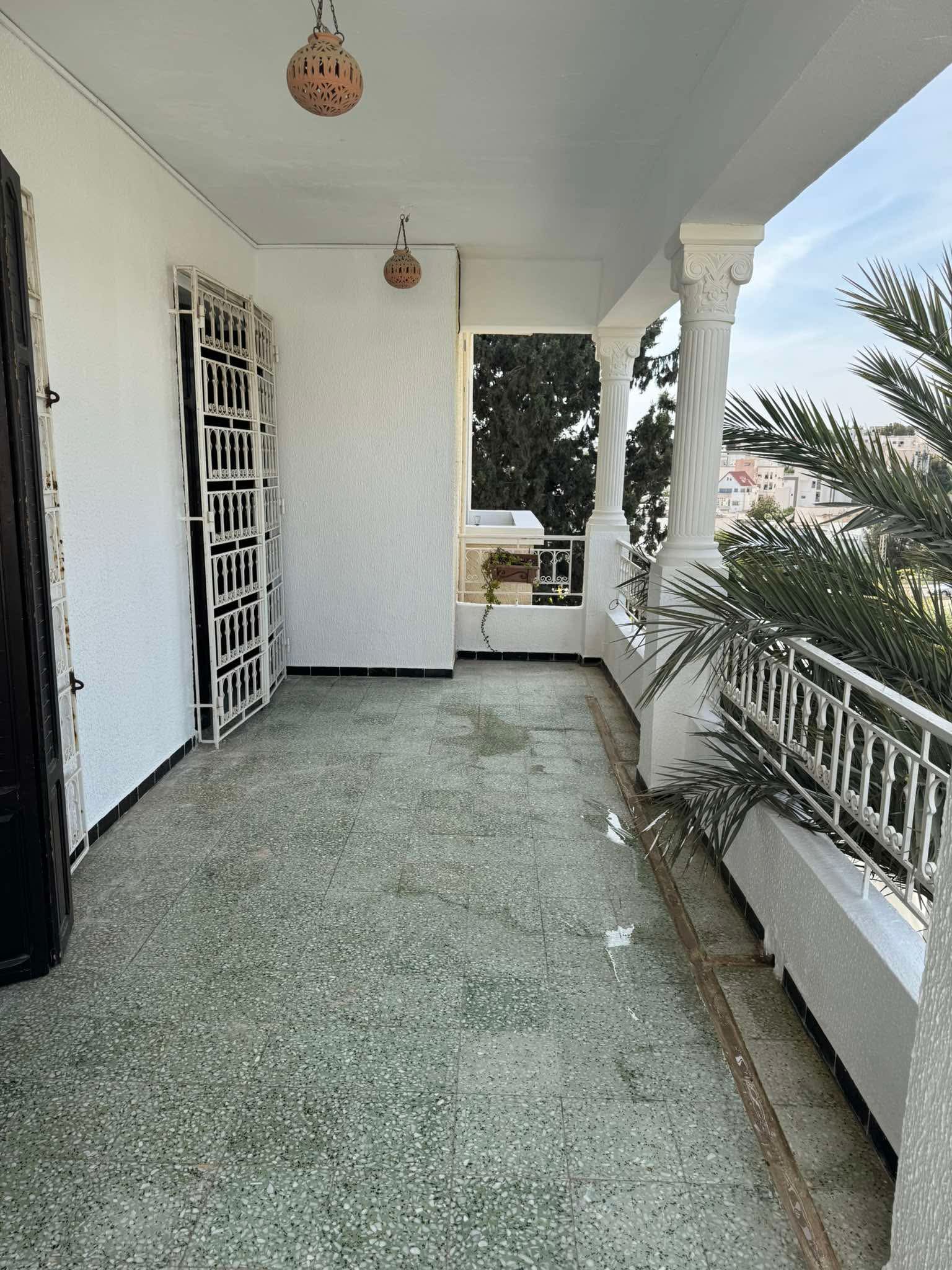 El Menzah El Manar 1 Location Maisons Un spatieux tage de villa s3