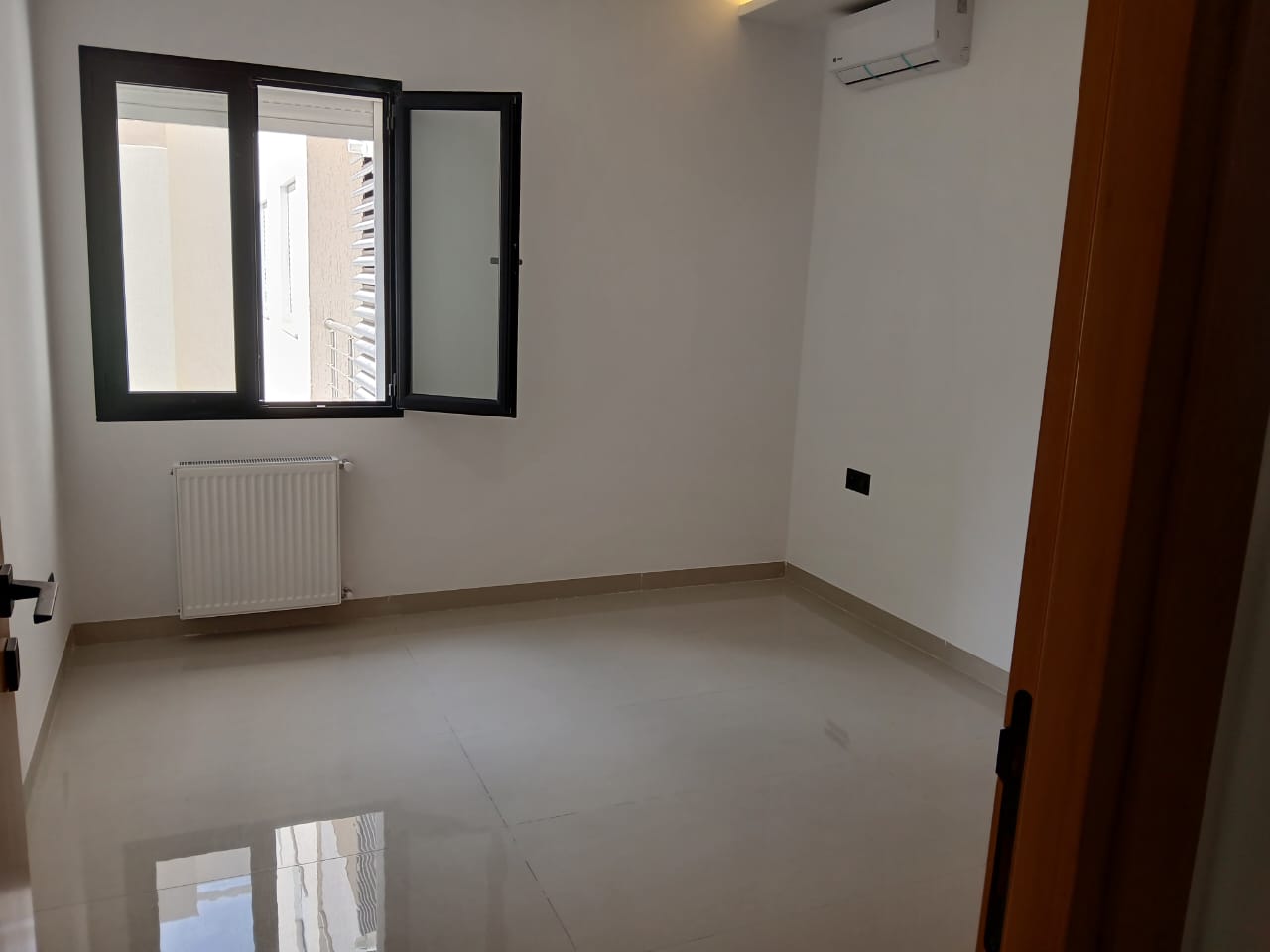 La Soukra Aeroport Tunis Carthage Location Appart. 1 pice S1 avec place parking  la nouvelle soukra