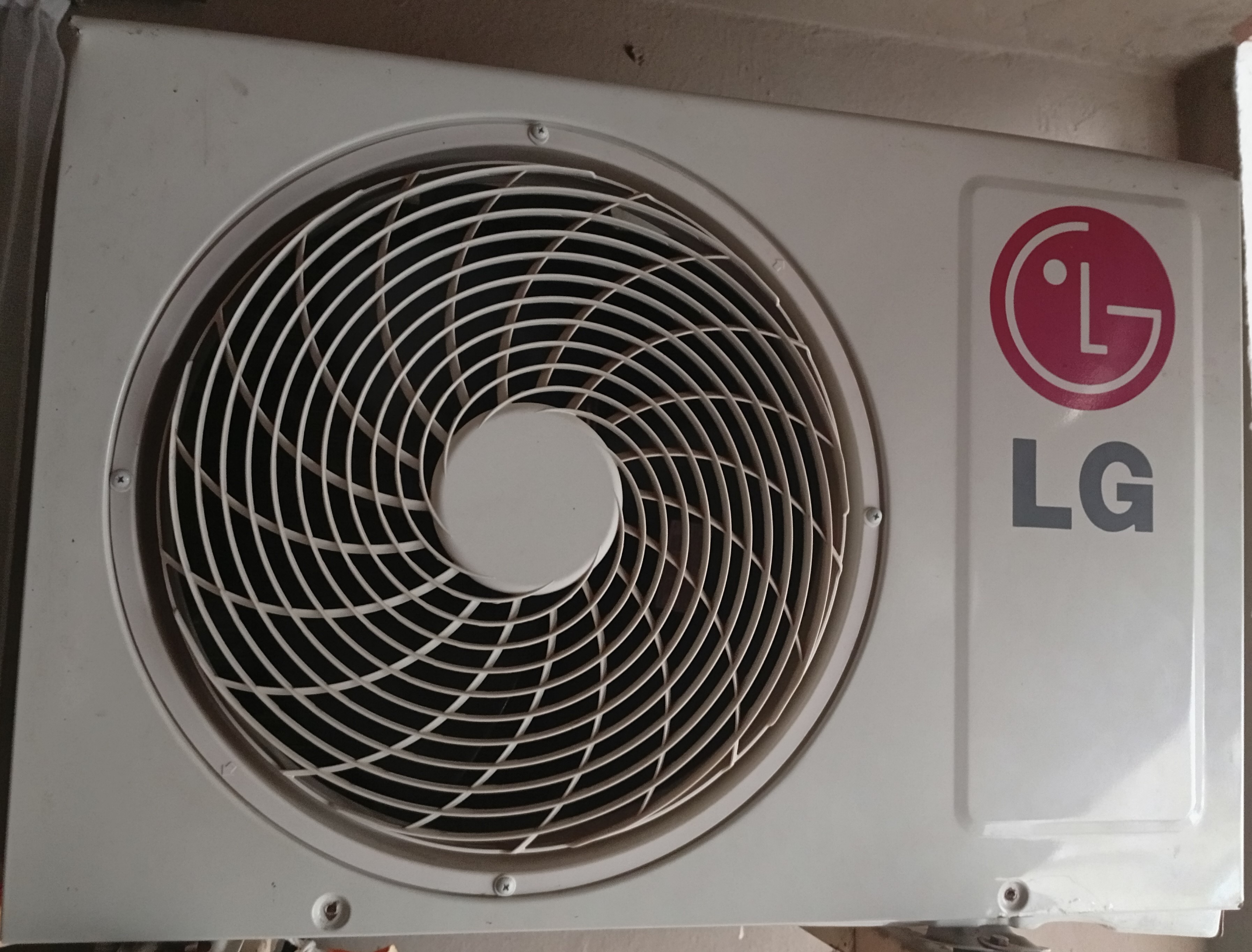 Ezzouhour (Tunis) Cite Ezzouhour Climatiseur Autre Climatiseur lg 12000 c f bon occasion