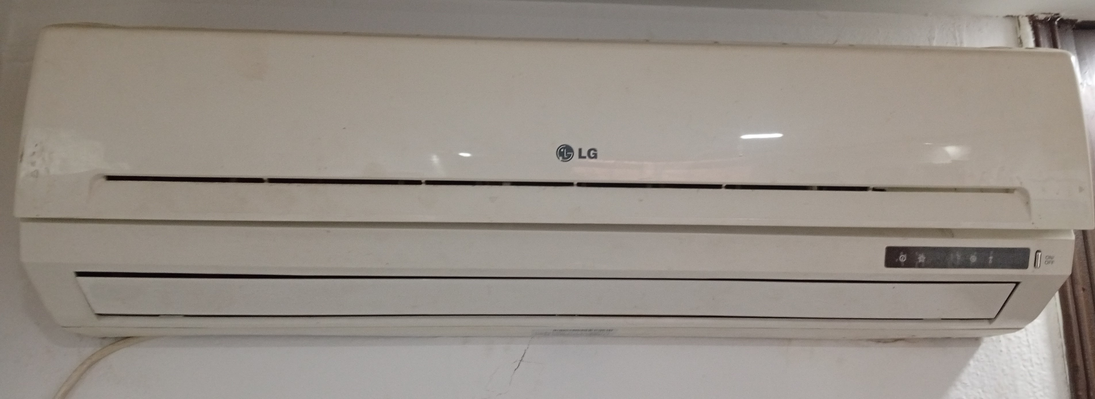 Ezzouhour (Tunis) Cite Ezzouhour Climatiseur Autre Climatiseur lg 12000 c f bon occasion