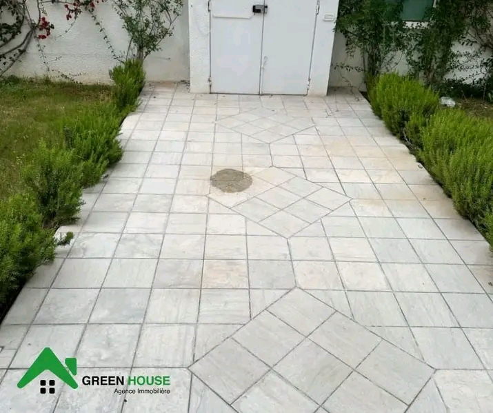 La Marsa Cite El Moustakbel (La Marsa) Achat Appart. 3 pices Villa avec jardin et garage avec 2 appartement