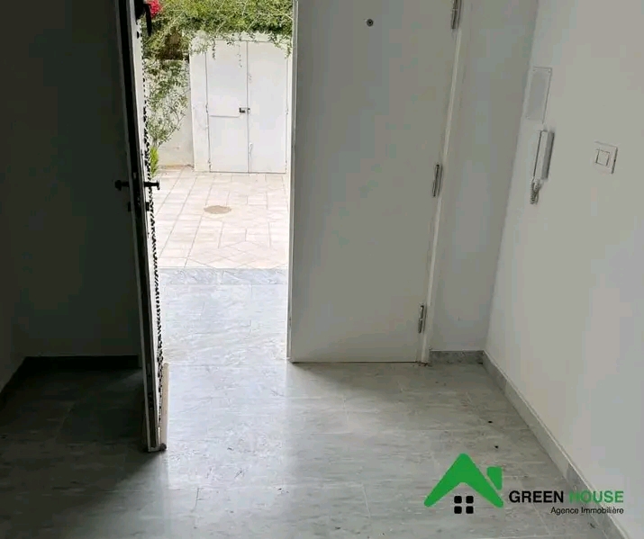 La Marsa Cite El Moustakbel (La Marsa) Achat Appart. 3 pices Villa avec jardin et garage avec 2 appartement