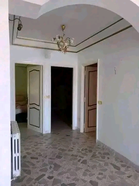 La Marsa Cite El Moustakbel (La Marsa) Location Appart. 3 pices Etage de villa s3 avec suite parentale