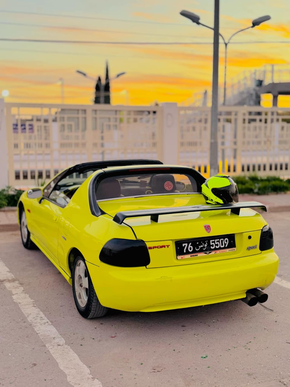 Ariana Ville Cite Ennasr 2 Honda CRX Voiture de collection