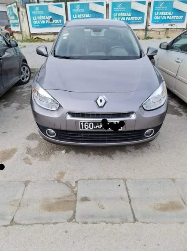 Mnihla Residence Ennasr Renault FLUENCE Une belle fluence de couleur gris