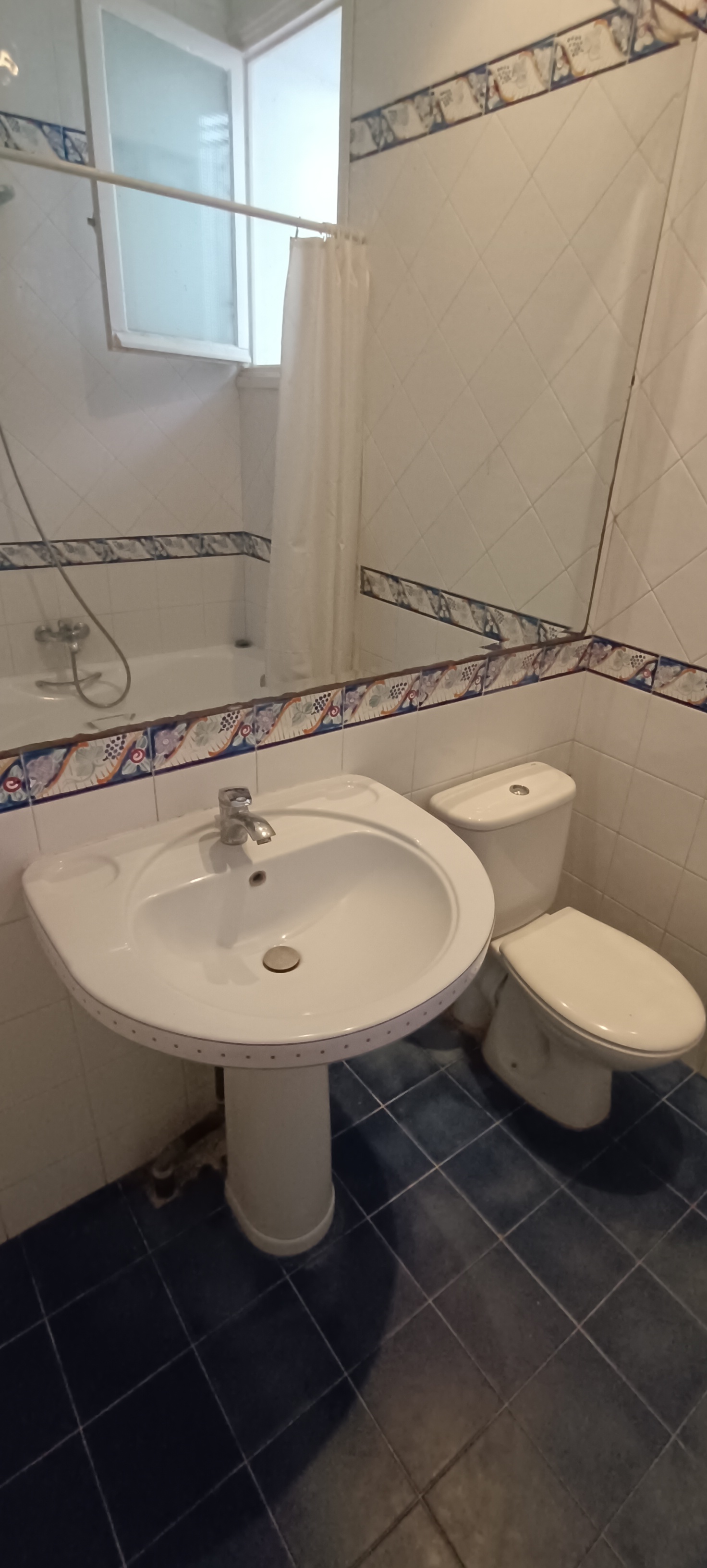 El Menzah Mutuelle Ville Location Appart. 4 pices Rdc de villa s3
