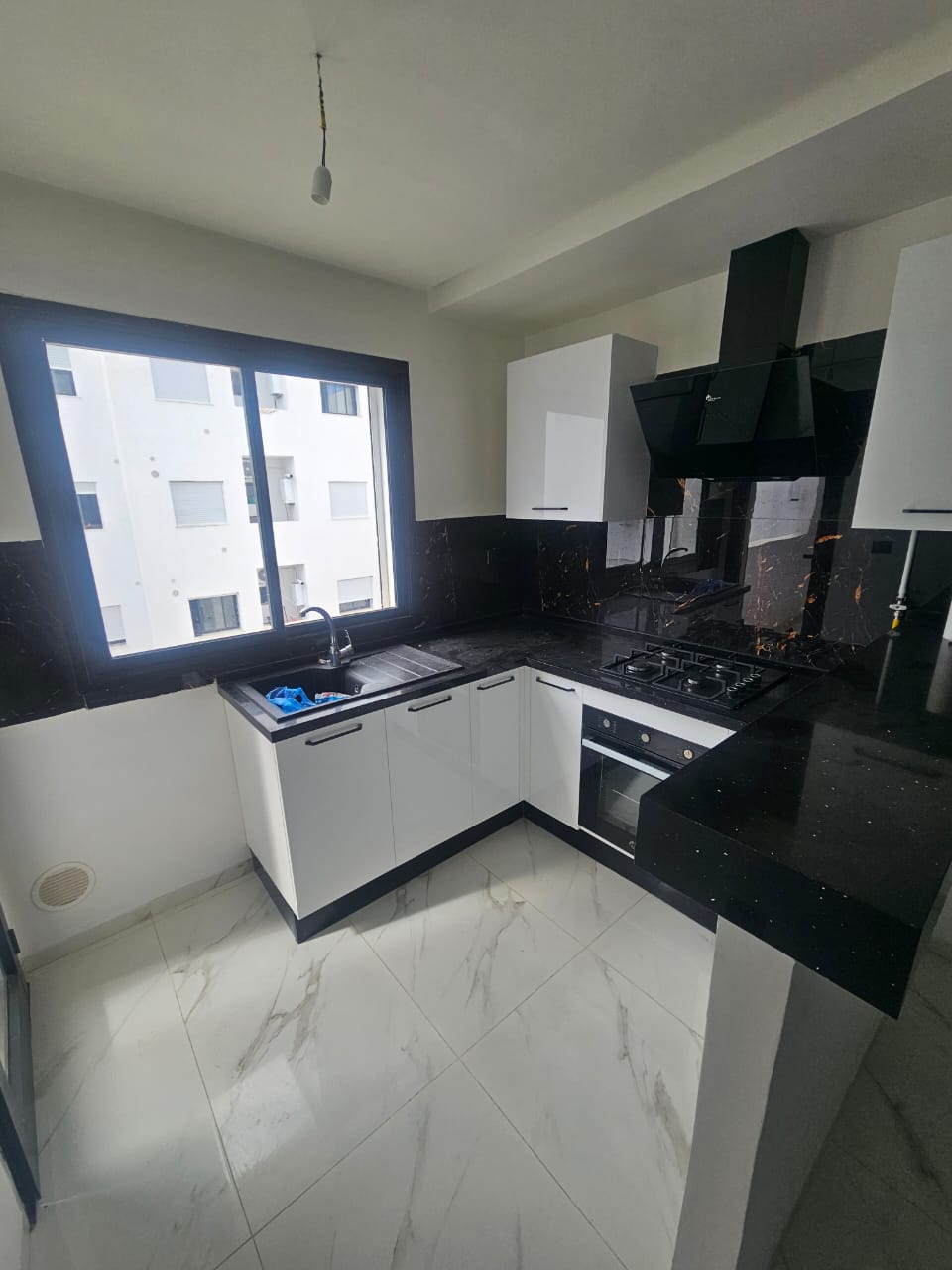Ain Zaghouan Ain Zaghouan Location Appart. 2 pices S plus un bien orient  l'aouina