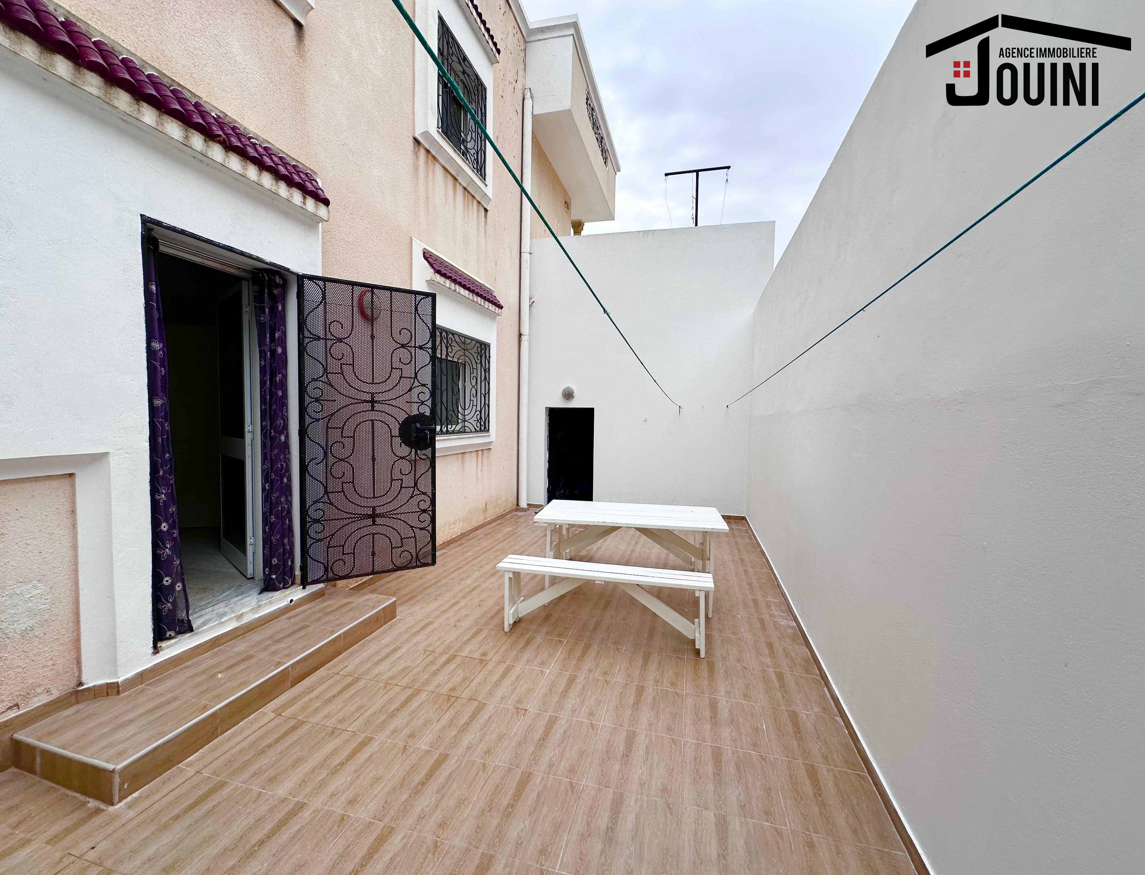 Sidi Hassine Sidi Hassine Vente Maisons Grande maison 300 m2  sidi hassine tunis