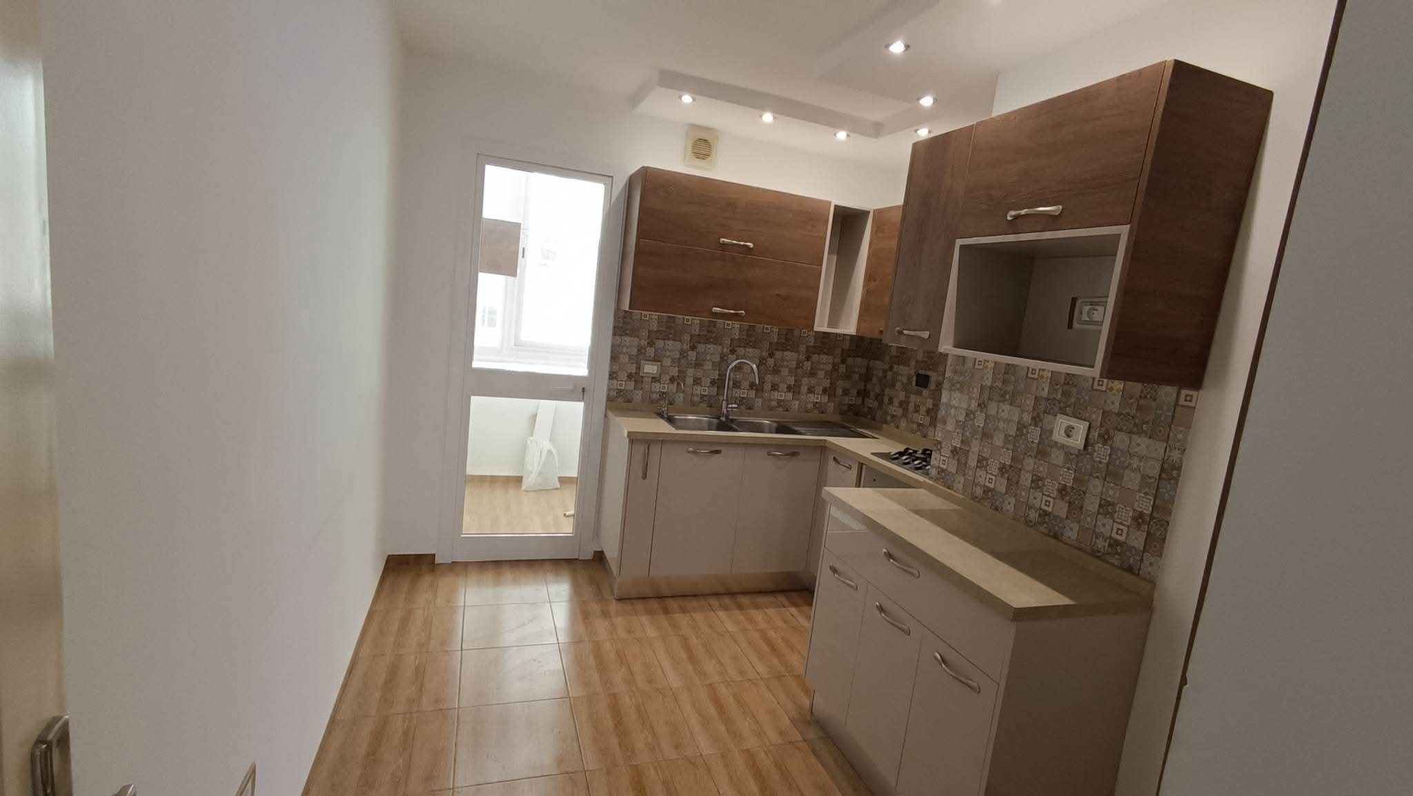 La Marsa El Aouina Location Appart. 3 pices S2 rnov  laouina