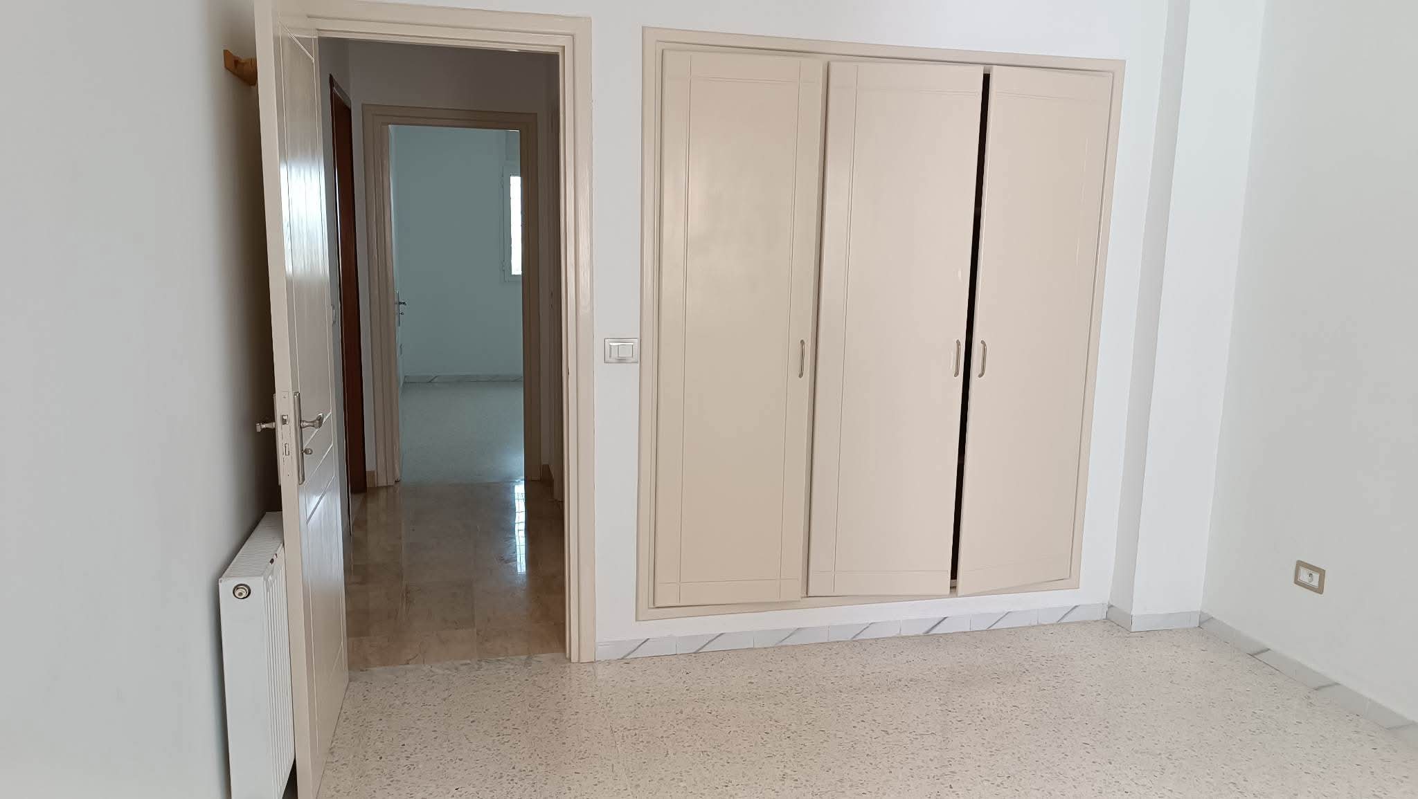 La Marsa El Aouina Location Appart. 3 pices S2 rnov  laouina