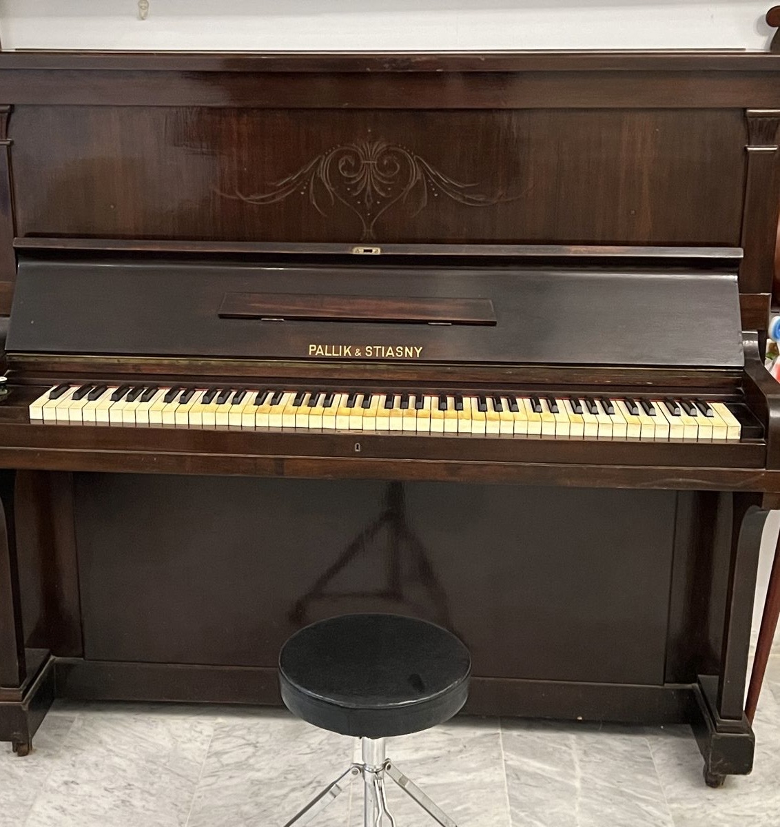 Ain Zaghouan Jardins de Carthage Autres meubles Autres Piano antique