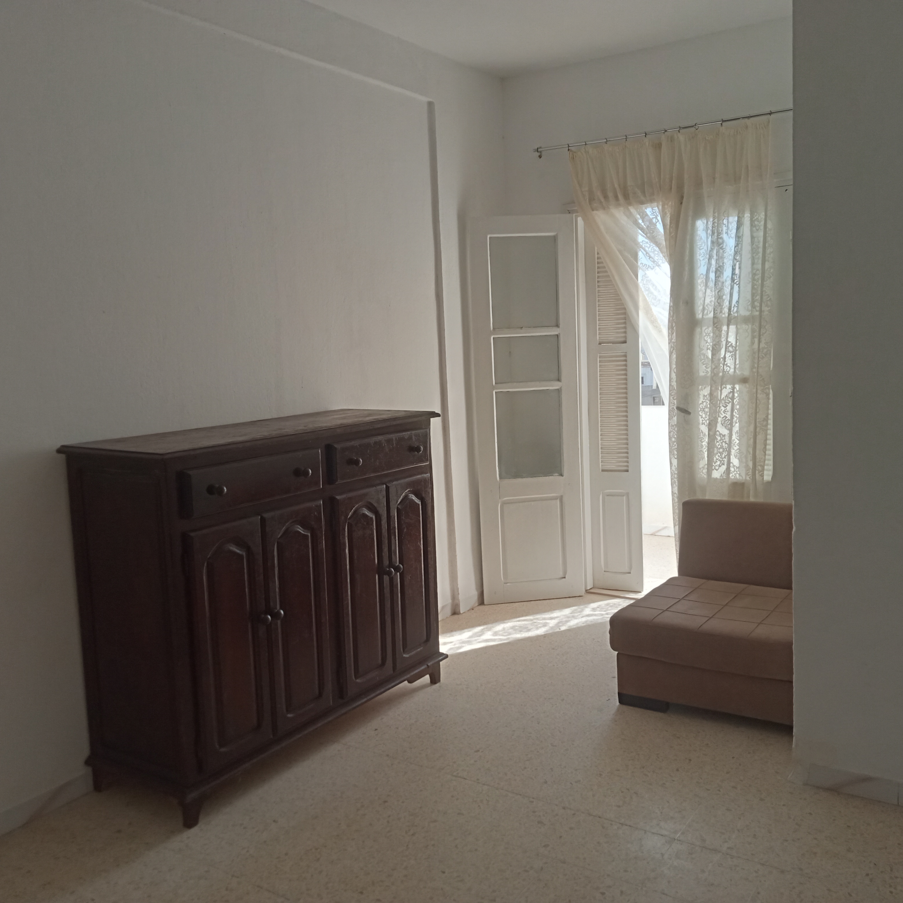 La Soukra Borj Louzir Location Appart. 4 pices S3 meubl tudiantes ou fonctionnaires