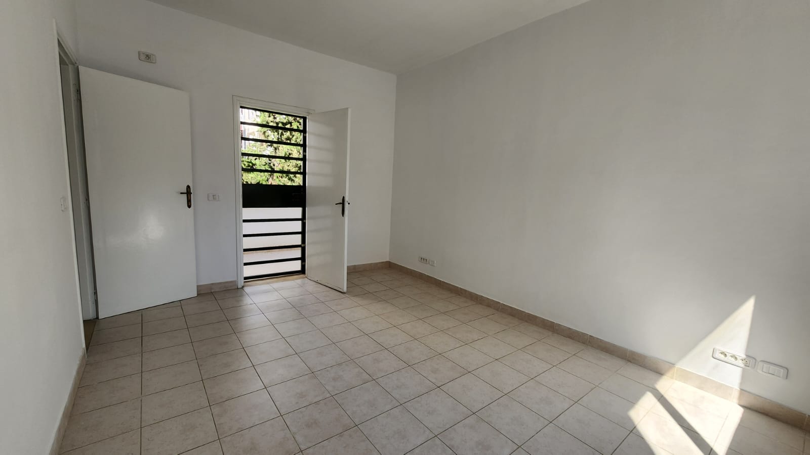 El Menzah Tunis Belvedere Location Surfaces Local pour bureaux avec open space