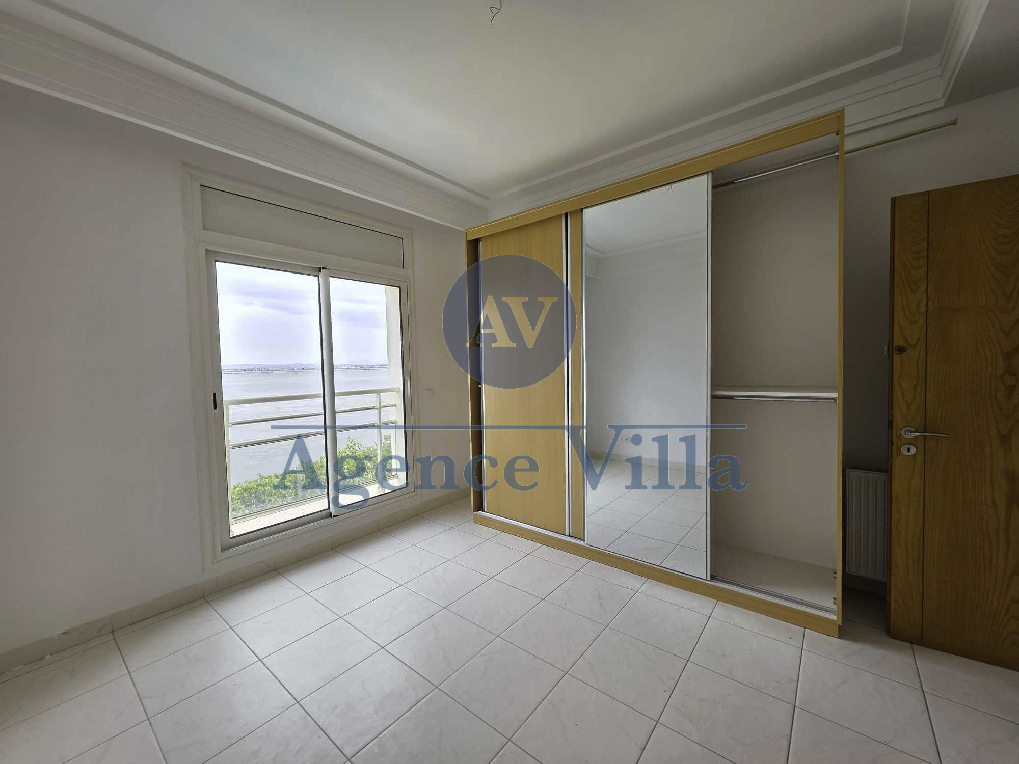 La Marsa Berge Du Lac Location Appart. 5 pices+ Un appartement s4 aux lac 1