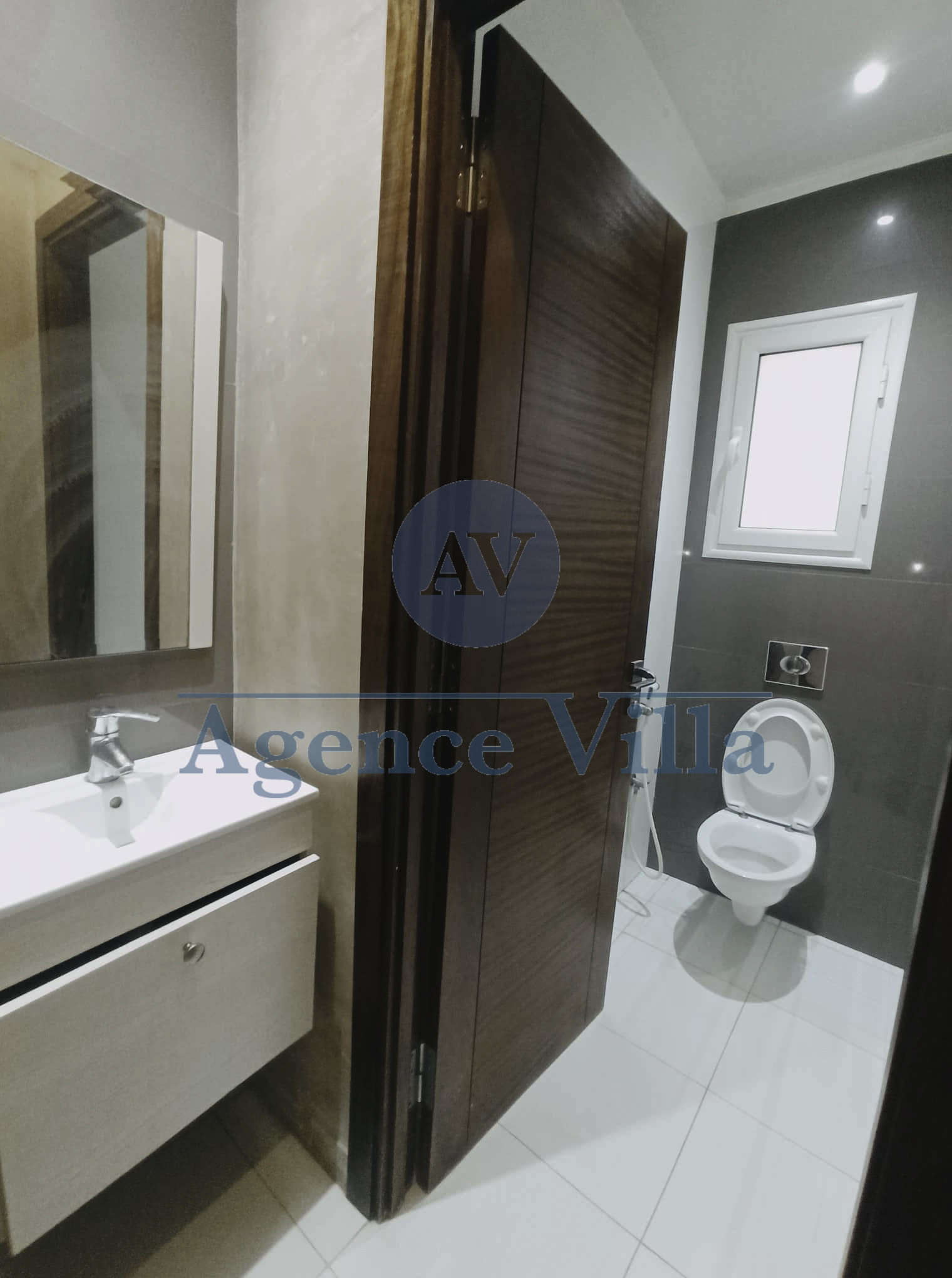 La Soukra La Soukra Vente Appart. 4 pices Un appartement s3  la soukra au 2me tage